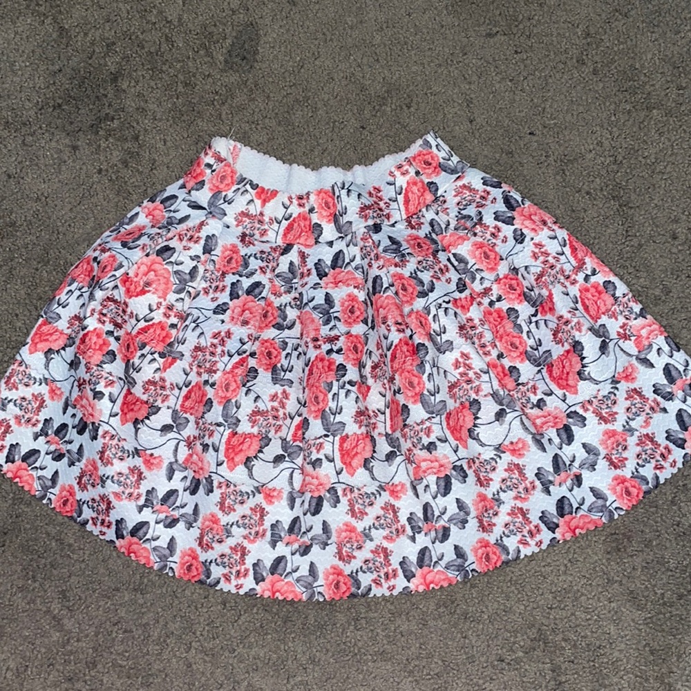 Floral skirt. Size M.